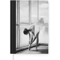 MuchoWow Notitieboek - Schrijfboek - Vrouw - Ballet - Ballerina - Balletschoenen - Zwart wit - Notitieboekje klein - A5 formaat - Schrijfblok