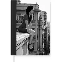 MuchoWow Notitieboek - Schrijfboek - Madrid - Architectuur - Spanje - Vrouw - Notitieboekje klein - A5 formaat - Schrijfblok
