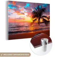 MuchoWow Glasschilderij - Glazen schilderij - Palmboom - Zon - Strand - Horizon - Foto op glas - Glas schilderij - Kamer decoratie - Acrylglas - 60x40 cm - Schilderijen woonkamer