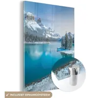 MuchoWow Glasschilderij 90x120 cm - Schilderij acrylglas - Landschap - Sneeuw - Winter - Water - Berg - Foto op glas - Schilderijen