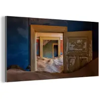 MuchoWow Wanddecoratie Metaal - Aluminium Schilderij Industrieel - Blauw - Deur - Zand - Woestijn - 160x80 cm - Dibond - Foto op aluminium - Industriële muurdecoratie - Voor de woonkamer/slaapkamer