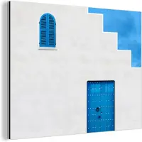 MuchoWow Wanddecoratie Metaal - Aluminium Schilderij Industrieel - Huis - Blauw - Wit - Deur - 120x90 cm - Dibond - Foto op aluminium - Industriële muurdecoratie - Voor de woonkamer/slaapkamer