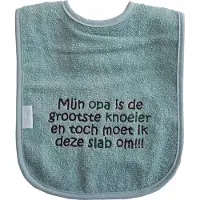 Funnies Groene (stone green) slab met "Mijn opa is de grootste knoeier en toch moet ik deze slab om!!!" - lief, kraamcadeautje, cadeau, babyshower, opa en oma dag, groen
