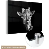 MuchoWow Glasschilderij 120x90 cm - Schilderij acrylglas - Giraffe - Dier - Zwart - Wit - Foto op glas - Schilderijen