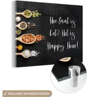MuchoWow Glasschilderij 80x60 cm - Schilderij acrylglas - Hoe laat is het? Het is Happy Hour! - Keuken - Spreuken - Quotes - Kruiden - Foto op glas - Schilderijen