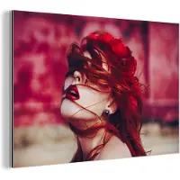 MuchoWow Wanddecoratie Metaal - Aluminium Schilderij Industrieel - Kasteel - Rood - Vrouw - Portret - 120x80 cm - Dibond - Foto op aluminium - Industriële muurdecoratie - Voor de woonkamer/slaapkamer