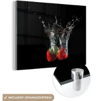 MuchoWow Glasschilderij 160x120 cm - Schilderij acrylglas - Aardbeien - Fruit - Water - Zwart - Rood - Foto op glas - Schilderijen
