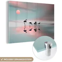 MuchoWow Glasschilderij - Flamingo - Zon - Vogel - Roze - Tropisch - Schilderij glas - Wanddecoratie - 120x80 cm - Foto op glas