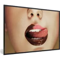 PosterMonkey Poster frame - Fotolijst - Vrouw - Chocolade - Lippen - Portret - Poster - 90x60 cm