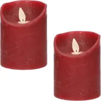 Anna's Collection 2x LED kaarsen/stompkaarsen bordeaux rood met dansvlam 10 cm - LED kaarsen