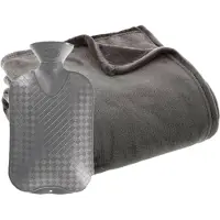Atmosphera Fleece deken/plaid Titanium Grijs 130 x 180 cm en een warmwater kruik 2 liter - Plaids