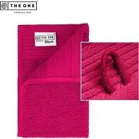 The One Towelling Classic Gastendoek - 30 x 50 cm - Kleine handdoek - Hoge vochtopname - 100% Gekamd katoen - Magenta