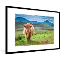 PosterMonkey Poster - Fotolijst - Natuur - Berg - Dier - Koe - Kader - Foto in lijst - 90x60 cm - Wanddecoratie - Poster Schotse hooglander - Frame poster - Poster natuur - Posterlijst