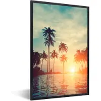 PosterMonkey Foto met lijst - Poster - Palmboom - Water - Zon - Fotolijst - 20x30 cm - Poster natuur - Kamerdecoratie - Kader - Foto in lijst