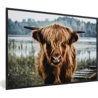 PosterMonkey - Poster - Fotolijst - Schotse hooglander - Dieren - Koe - Natuur - Water - Kader - 30x20 cm - Poster Schotse hooglander - Kamer decoratie - Poster lijst - Poster dieren