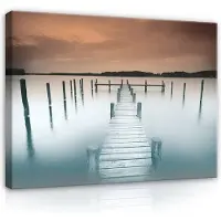 Canvas Schilderij - Pier - Hout - Water - Uitzicht - Wolken - Bergen - Inclusief Frame - 80x60cm (lxb)