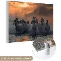 MuchoWow Glasschilderij 60x40 cm - Schilderij acrylglas - Paarden - Kudde - Zee - Foto op glas - Schilderijen