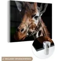 MuchoWow Glasschilderij 160x120 cm - Schilderij acrylglas - Giraffe - Licht - Zwart - Foto op glas - Schilderijen