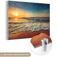 MuchoWow Glasschilderij 90x60 cm - Schilderij acrylglas - Strand - Zee - Zonsondergang - Goud - Foto op glas - Muurdecoratie woonkamer - Wanddecoratie slaapkamer - Schilderijen