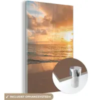 MuchoWow Glasschilderij - Foto op glas - Zand - Zee - Zon - Wolken - 100x150 cm - Acrylglas - Muurdecoratie - Glasschilderij zee - Glasschilderij strand - Wanddecoratie