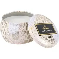 Voluspa Decorative tin kaars 25 branduren Santal Vanille