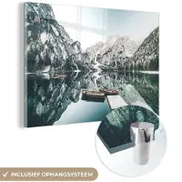MuchoWow Glasschilderij 180x120 cm - Schilderij acrylglas - Landschap - Boot - Winter - Bergen - Foto op glas - Schilderijen