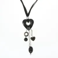 Behave - Ketting met suede en hartvormige hanger - Trendy statement sieraden - Nikkelvrij - 70 cm + 7,5 cm verlengketting