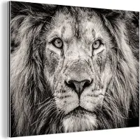 MuchoWow Wanddecoratie Metaal - Aluminium Schilderij Industrieel - Leeuw - Wild - Zwart - Wit - 160x120 cm - Dibond - Foto op aluminium - Industriële muurdecoratie - Voor de woonkamer/slaapkamer