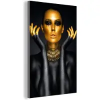 MuchoWow Wanddecoratie Metaal - Aluminium Schilderij Industrieel - Vrouw - Portret - Goud - Luxe - Zwart - 80x120 cm - Dibond - Foto op aluminium - Industriële muurdecoratie - Voor de woonkamer/slaapkamer