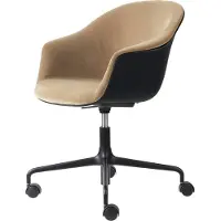 Gubi Bat Meeting Chair bureaustoel aan de voorkant bekleed Dandy 905 dune-black-black