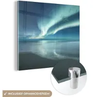 MuchoWow Glasschilderij 90x90 cm - Schilderij acrylglas - Noorderlicht - Strand - Aurora - Natuur - Foto op glas - Schilderijen
