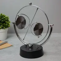RED5 Gadgets Perpetuum mobile - Decoratief beeld of figuur - Perpetual Motion- Chrome Effect - Kantoordecoratie - Natuurkunde