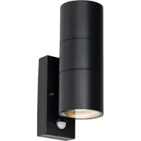 QAZQA Buitenwandlamp zwart 2-lichts AR70 met bewegingssensor - Duo