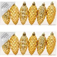 Merkloos 12x stuks kunststof kersthangers dennenappels goud 9 cm kerstornamenten - Kersthangers
