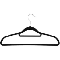 Intirilife ruimtebesparende kleerhangers 50x velvet zwart gemaakt van kunststof met roestvrijstalen haken