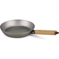 Beka pan "Nomad", staal met handvat van acaciahout, diameter 28 cm