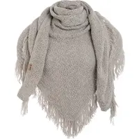 Knit Factory Amber Gebreide Omslagdoek - Driehoek Sjaal Dames - Dames sjaal - Wintersjaal - Stola - Wollen sjaal - Grijze wintersjaal - Iced Clay - 190x85 cm - Sjaal met franje