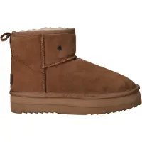 Warmbat Wallaby woman platform