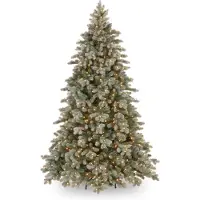 National Tree Company Poly Frosted Colorado Hinged verlichte kunstkerstboom - 243 cm - Bevroren blauw - Ø170 cm - 2544 tips - 650 ledlampjes (warm wit) - Metalen voet