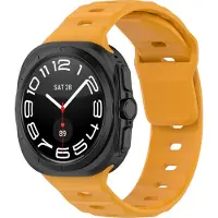 Strap-it Outdoor siliconen smartwatch bandje - geschikt voor de Samsung Galaxy Watch Ultra 2 (2026) / Ultra (2024/2025) - oranje-geel