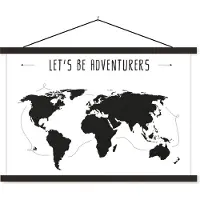 MuchoWow Wereldkaart Zwart Wit - Spreuk - Adventures - schoolplaat platte latten zwart 90x60 cm - Foto print op textielposter (wanddecoratie woonkamer/slaapkamer)