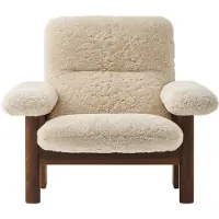 Audo Copenhagen Brasilia fauteuil Dark oak-Nature sheepskin curly