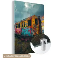 MuchoWow Glasschilderij 60x80 cm - Schilderij acrylglas - Graffiti - Verlaten trein - Street art - Foto op glas - Muurdecoratie woonkamer - Wanddecoratie slaapkamer - Schilderijen