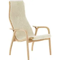 Swedese Lamino fauteuil en voetenbankje gelakt beuken/schapenvacht Moonlight (beige)