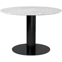 Gubi 2.0 eettafel marble white, ø110, zwart onderstel
