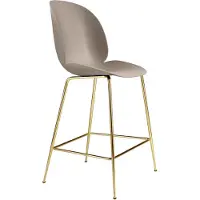 Gubi Beetle barkruk laag new beige, messing onderstel