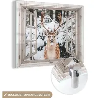 MuchoWow Glasschilderij 40x30 cm - Schilderij acrylglas - Doorkijk - Hert - Sneeuw - Winter - Bos - Dieren - Natuur - Foto op glas - Muurdecoratie woonkamer - Wanddecoratie slaapkamer - Schilderijen