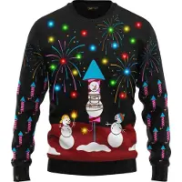 JAP Christmas Kersttrui met lichtjes (maat S) - 100% Gerecycled - Kriebelt niet - Kerstcadeau volwassenen - Foute Kersttrui dames en heren - Vuurwerk sneeuwpop avontuur - Zwart