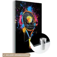 MuchoWow Glasschilderij 20x30 cm - Schilderij acrylglas - Graffiti - Sport - Tennis - Raket - Bal - Foto op glas - Muurdecoratie woonkamer - Wanddecoratie slaapkamer - Schilderijen