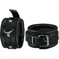 Kiotos leather Stoere zwarte handboeien